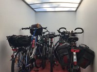 bus4  ...alles verzurrt und gut eingepackt..