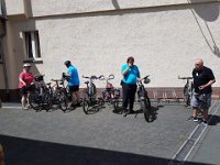 eis1  Nach diesem extrem anstrengenden ersten Großteil der Strecke ist uns der Eissalon in Naunheim dazwischen gekommen.