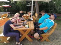 lena2  Anfangs völlig erschöpft aber nach gelungenem Nachtanken....