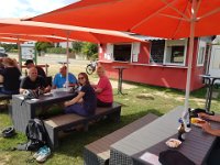 moni1  Hinauf auf den 20 Meter langen Anstieg, damit wir wieder runter Richtung Dorlar kamen um hier bei Moni's Imbiss eine Stärkung fester Art zu uns zu nehmen.